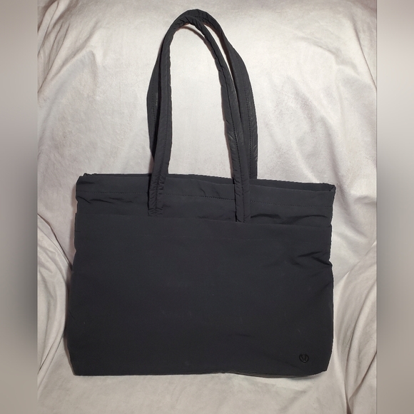 lululemon athletica Handbags - Lululemon Tote In Black Pull Zip